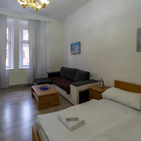 Downtown Apartment *